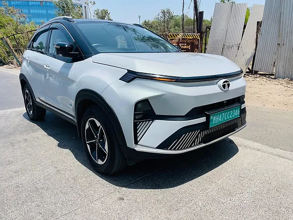 Tata Nexon EV Empowered Plus 45.0 kWh - Photo 5