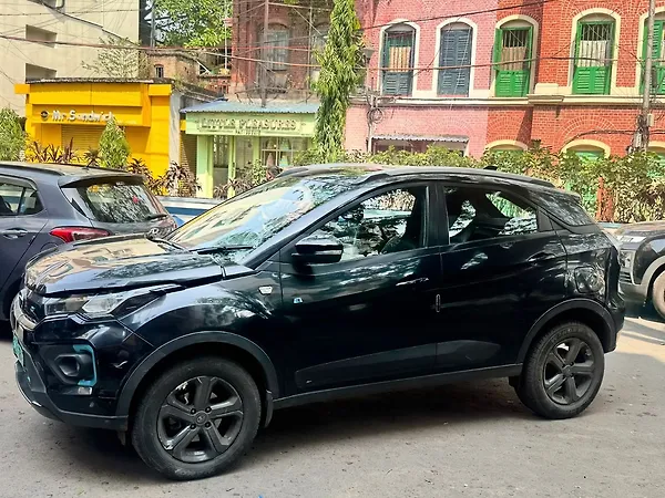 Tata Nexon EV XZ Plus Dark Edition - Photo 4