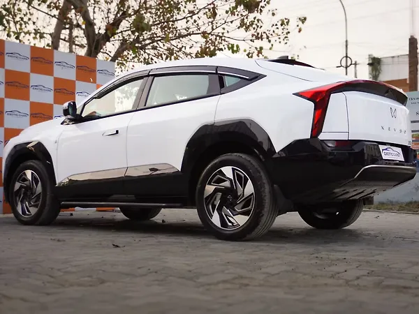 Mahindra XEV 9e Pack Three 79.0 kWh 11.2kW Charger - Photo 6