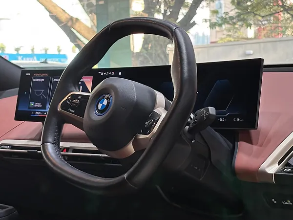 BMW iX xDrive 40 - Photo 3