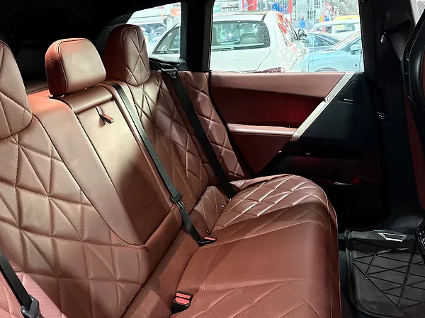 BMW iX xDrive 40 - Photo 6