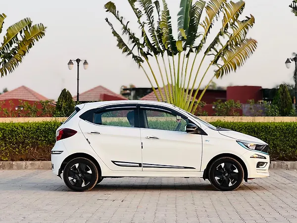 Tata Tiago EV XZ Plus Long Range Fast Charger [2022-2025] - Photo 6