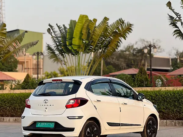 Tata Tiago EV XZ Plus Long Range Fast Charger [2022-2025] - Photo 8