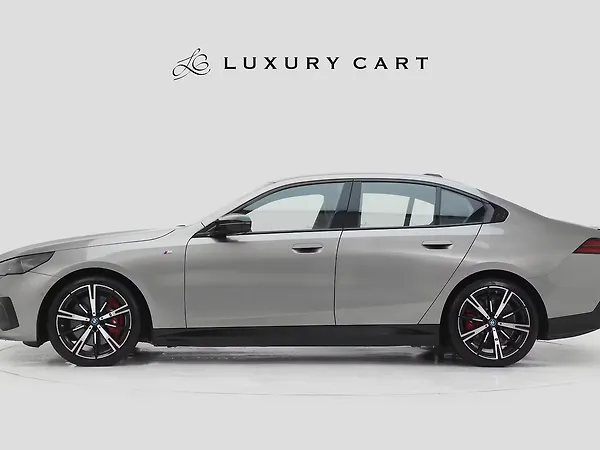 BMW i5 M60 xDrive - Photo 3