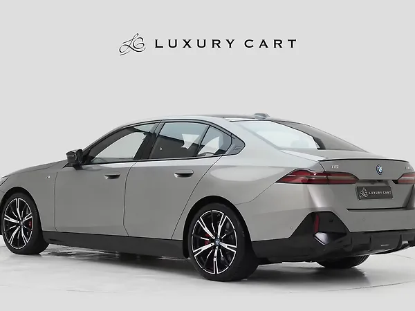 BMW i5 M60 xDrive - Photo 4