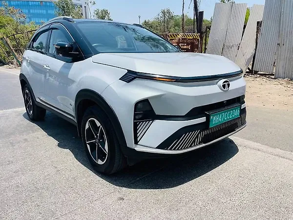 Tata Nexon EV Empowered Plus 45.0 kWh - Photo 5