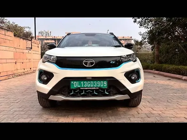 Tata Nexon EV XZ Plus LUX - Photo 2