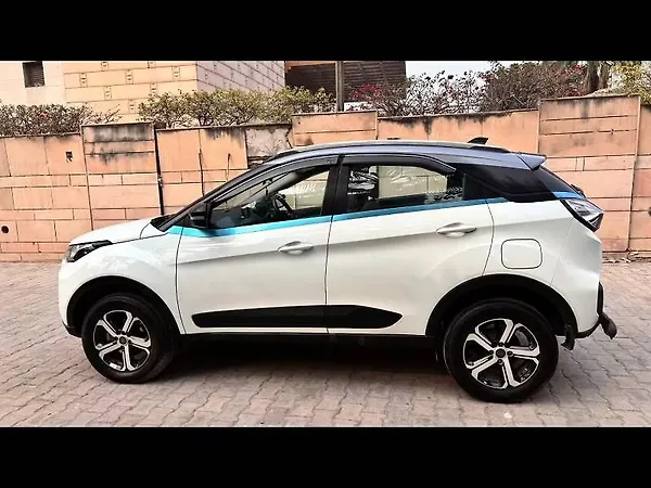 Tata Nexon EV XZ Plus LUX - Photo 5