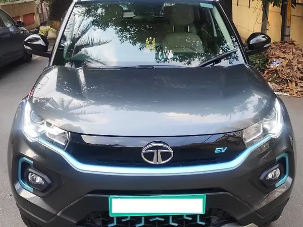 Tata Nexon EV XZ Plus LUX Dark Edition - Photo 2