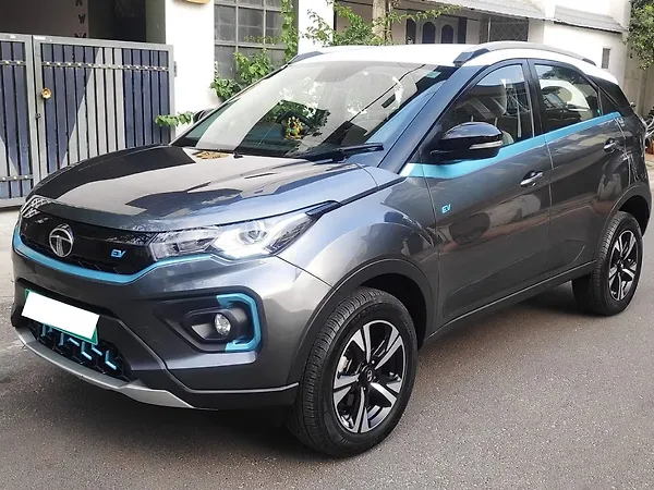 Tata Nexon EV XZ Plus LUX Dark Edition - Photo 3