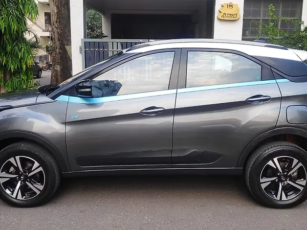 Tata Nexon EV XZ Plus LUX Dark Edition - Photo 4