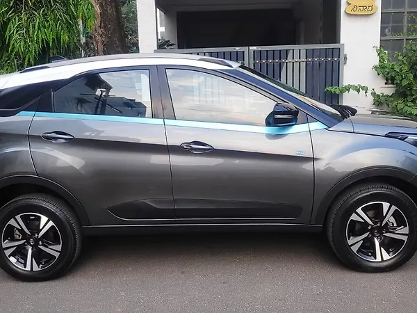 Tata Nexon EV XZ Plus LUX Dark Edition - Photo 8