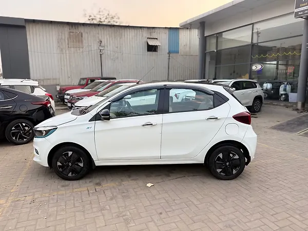 Tata Tiago EV XZ Plus Tech LUX Long Range [2022-2025] - Photo 4