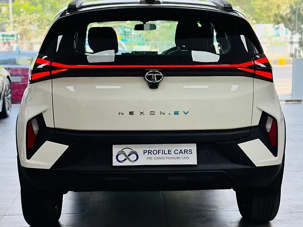 Tata Nexon EV Fearless 30.0 kWh - Photo 3