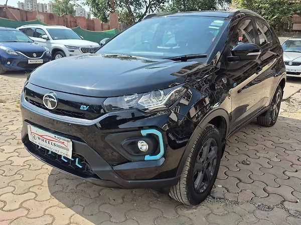 Tata Nexon EV XZ Plus Dark Edition - Photo 4