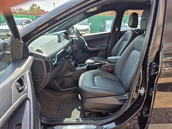 Tata Nexon EV XZ Plus Dark Edition - Photo 8