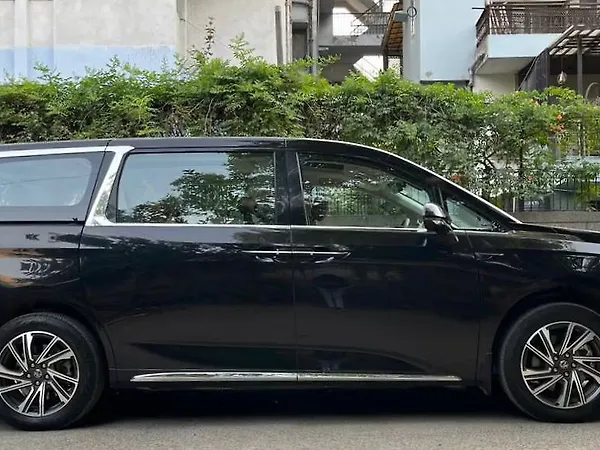 MG M9 EV Presidential Limo 90.0 kWh - Photo 6