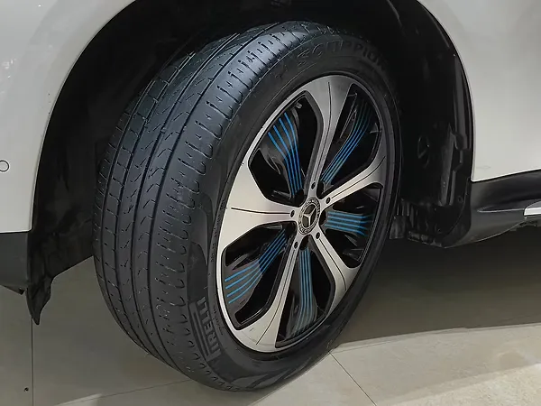 Mercedes-Benz EQC 400 4MATIC - Photo 7