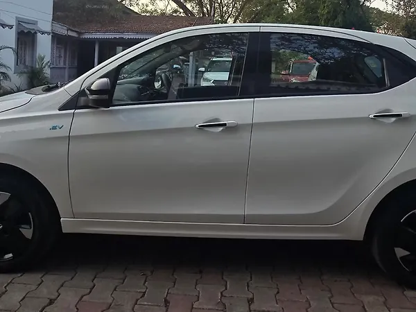 Tata Tiago EV XZ Plus Long Range [2022-2025] - Photo 4