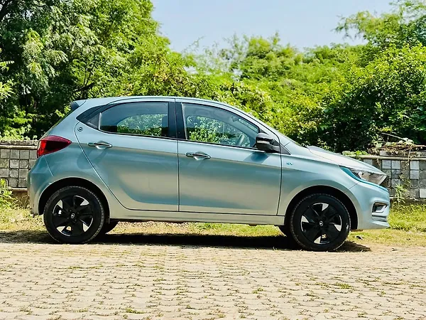 Tata Tiago EV XZ Plus Long Range Fast Charger [2022-2025] - Photo 4
