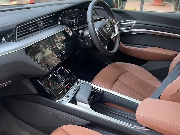 Audi Q8 e-tron 55 - Photo 7