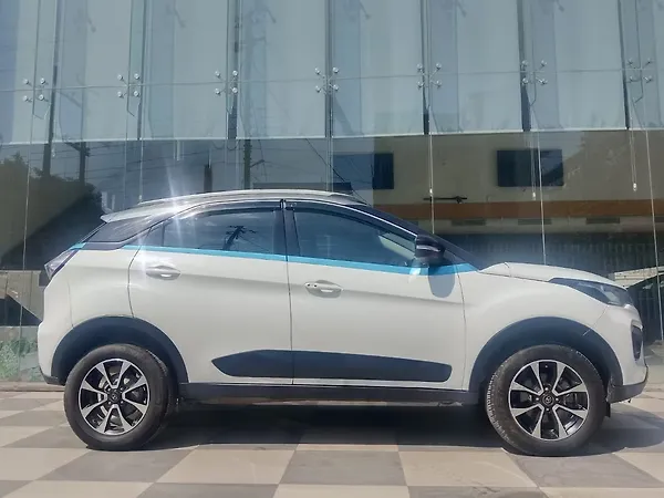 Tata Nexon EV XZ Plus LUX - Photo 6