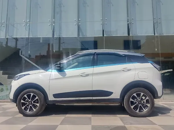 Tata Nexon EV XZ Plus LUX - Photo 7