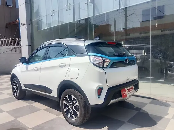 Tata Nexon EV XZ Plus LUX - Photo 8