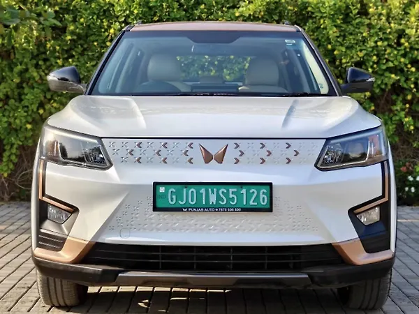 Mahindra XUV400 EL PRO 34.5 kWh Dual Tone - Photo 1