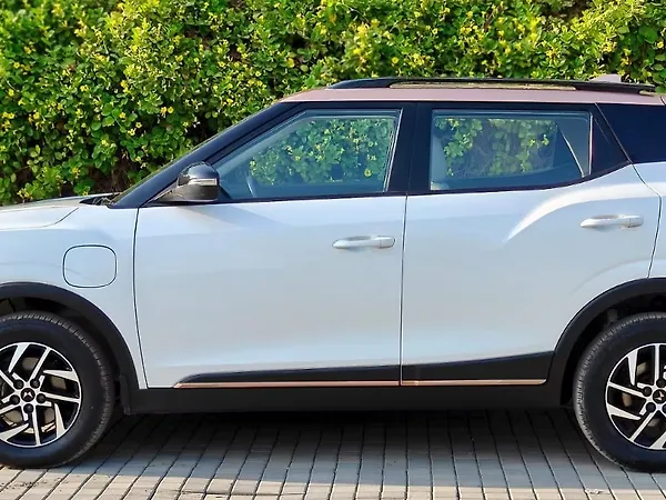 Mahindra XUV400 EL PRO 34.5 kWh Dual Tone - Photo 4