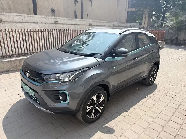 Tata Nexon EV XZ Plus LUX Dark Edition - Photo 4
