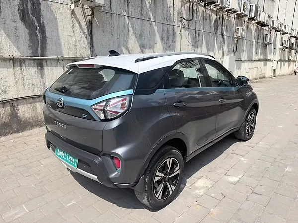 Tata Nexon EV XZ Plus LUX Dark Edition - Photo 5