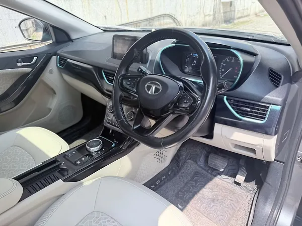 Tata Nexon EV XZ Plus LUX Dark Edition - Photo 8