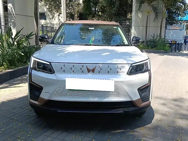 Mahindra XUV400 EL 39.4 KWH - Photo 1