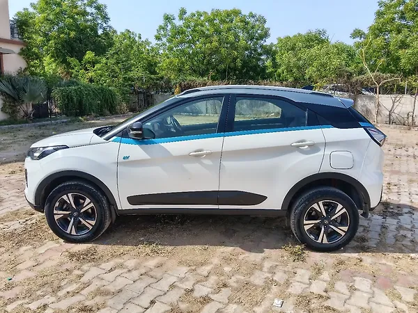 Tata Nexon EV XZ Plus LUX - Photo 4