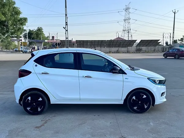 Tata Tiago EV XZ Plus Long Range [2022-2025] - Photo 3