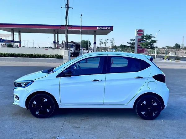 Tata Tiago EV XZ Plus Long Range [2022-2025] - Photo 4