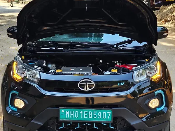 Tata Nexon EV XZ Plus Dark Edition - Photo 8