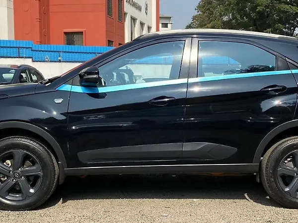 Tata Nexon EV XZ Plus Dark Edition - Photo 4