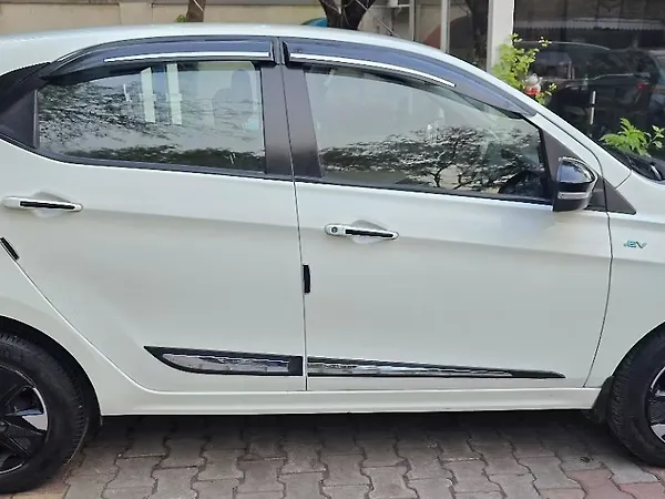 Tata Tiago EV XZ Plus Long Range [2022-2025] - Photo 4