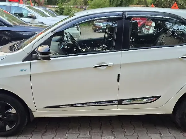 Tata Tiago EV XZ Plus Long Range [2022-2025] - Photo 7