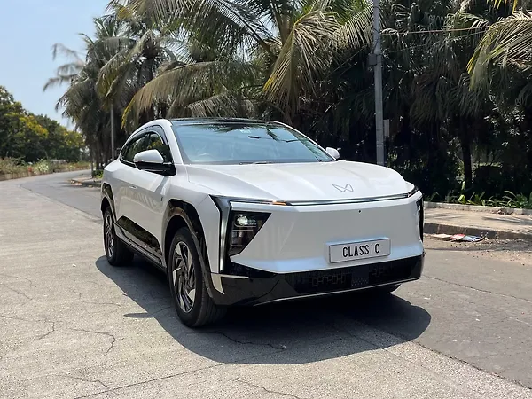 Mahindra XEV 9e Pack Three Select 59.0 kWh 11.2kW Charger - Photo 3