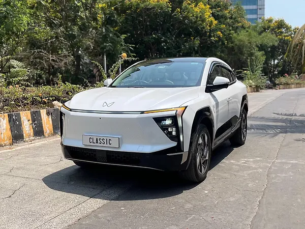 Mahindra XEV 9e Pack Three Select 59.0 kWh 11.2kW Charger - Photo 4