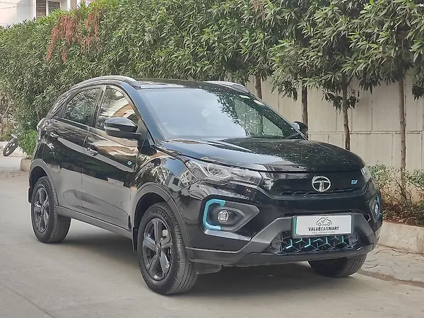 Tata Nexon EV XZ Plus Dark Edition - Photo 2