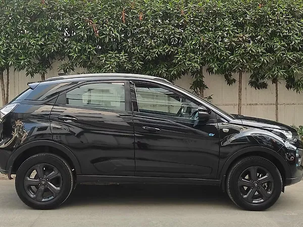 Tata Nexon EV XZ Plus Dark Edition - Photo 4