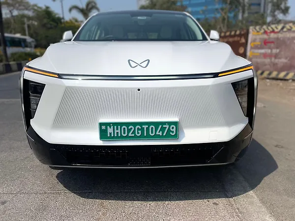 Mahindra XEV 9e Pack Three Select 59.0 kWh 11.2kW Charger - Photo 2