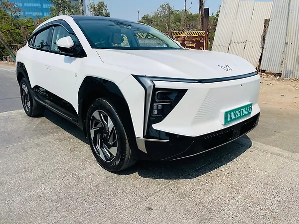 Mahindra XEV 9e Pack Three Select 59.0 kWh 11.2kW Charger - Photo 6