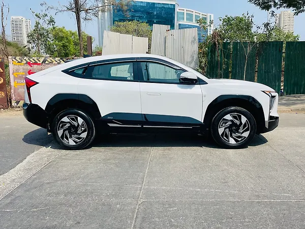 Mahindra XEV 9e Pack Three Select 59.0 kWh 11.2kW Charger - Photo 8