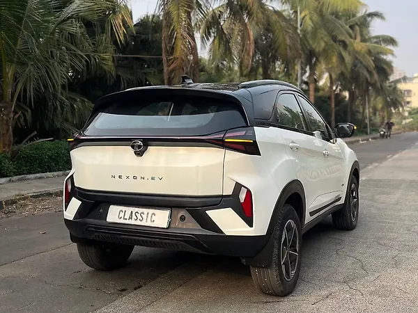 Tata Nexon EV Fearless 30.0 kWh - Photo 6