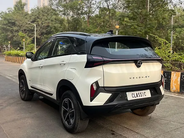 Tata Nexon EV Fearless 30.0 kWh - Photo 3